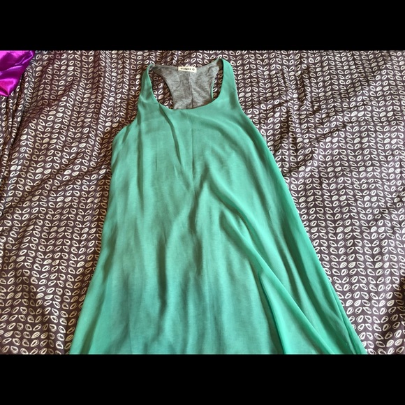 Women’s Dress Bundle (5) - Picture 3 of 6